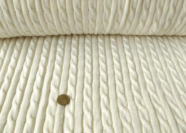 Winter dream knitted fabric in cable pattern ecru